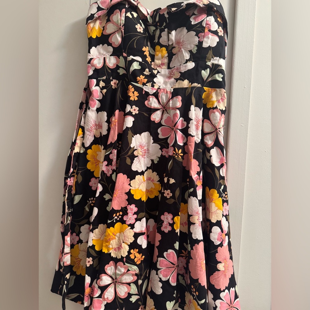 Eva Rose fit and flare fold over neck pocket floral dress - Picture 3 of 4